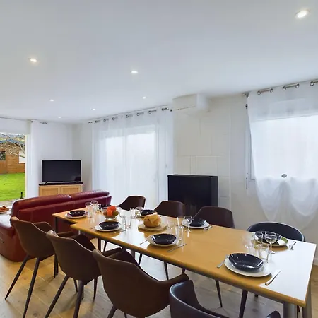 Maison Pour 8 A - Grand Jardin Holiday home *